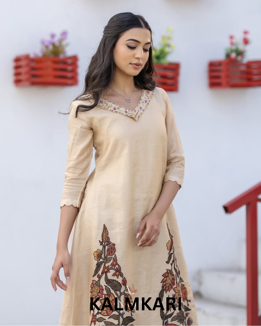 Beige Kurta with Hand-Painted Kalamkari Motifs